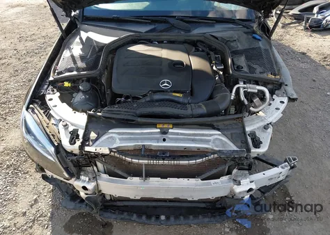 2021 Mercedes-Benz C 300 Sedan z USA, uszkodzony, nr VIN W1KWF8DB7MR638840